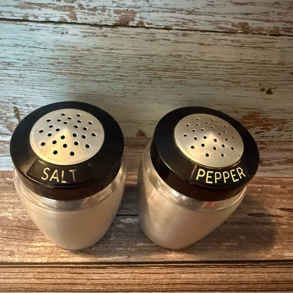 Vintage Kromex Metal Silver Salt and Pepper Shakers large size - Picture 2 of 15